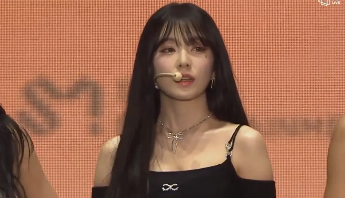 Irene Red Velvet tetap nekat manggung meski sempat izin batal tampil karena sakit di Konser SMTOWN Jakarta, Sabtu 23 September 2023. (Sumber : SM Entertainment)