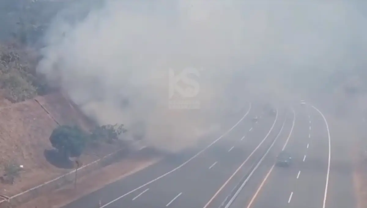 Kebakaran di sebuah lahan dekat permukiman warga Gedawang, Banyumanik, Kota Semarang, Minggu 24 September 2023 siang sekitar pukul 13.30 WIB. (Sumber : Instagram @kejadiansmg)