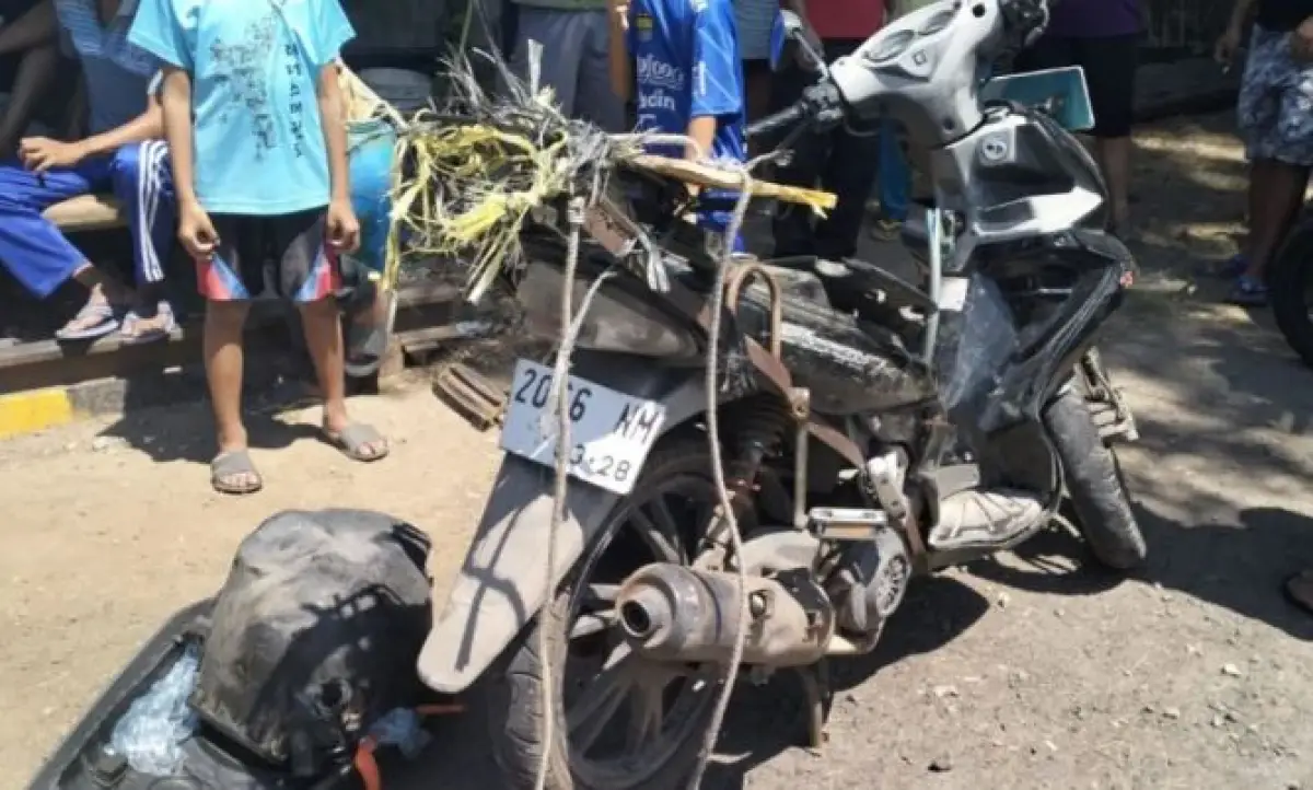 kondisi motor usai ditabrak KA Masnambo di jalur Semarang Poncol (Sumber : AntaraJateng)