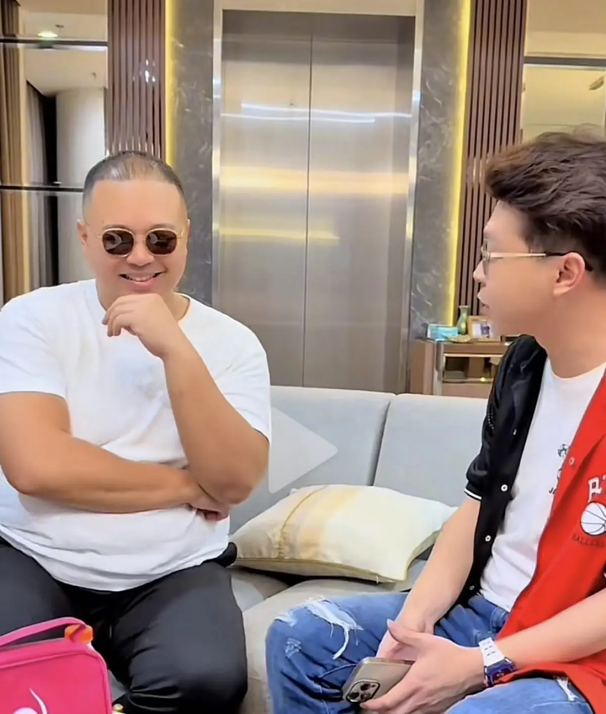 Tampang asli Codeblu muncul di podcast milik dokter Richard Lee (Sumber : tiktok @drrichardlee)