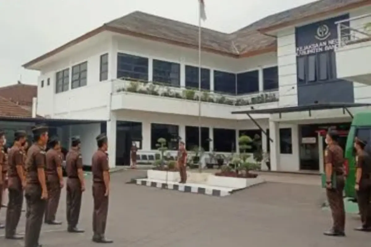 Ilustrasi | Kejaksaan Negeri Bandung tetakpkan tiga tersangka kasus korupsi PT Telkom Akses Jabar. (Sumber : Kejari Bandung)