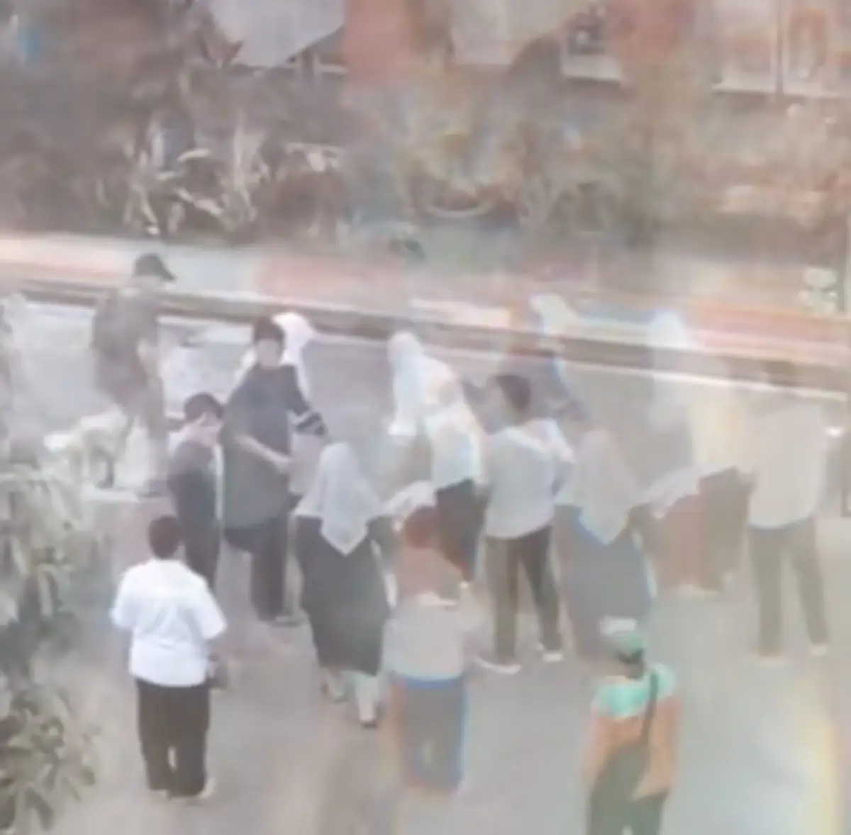 orang tua murid beri kesaksian soal kronologi siswa SDN 4 Pesanggrahan terjun dari lantai 4 (Sumber : instagram @infopetukangan)