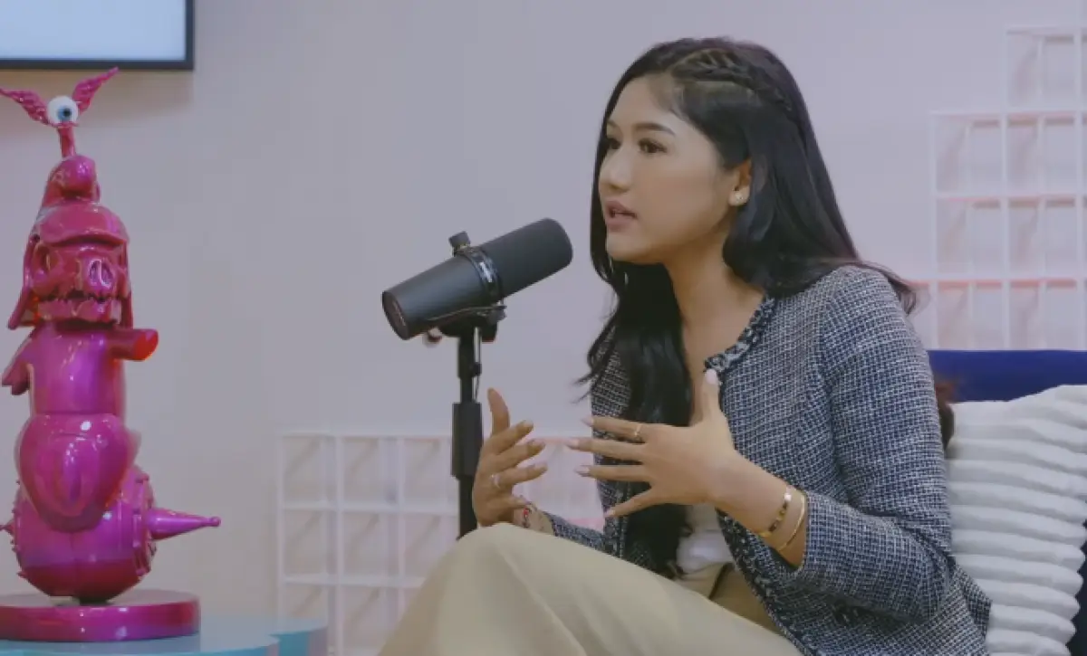 Erina Gudono berikan jawaban bagaimana ia menyikapi komentar negatif yang didapatkannya belakangan (Sumber : YouTube/CXO Media)