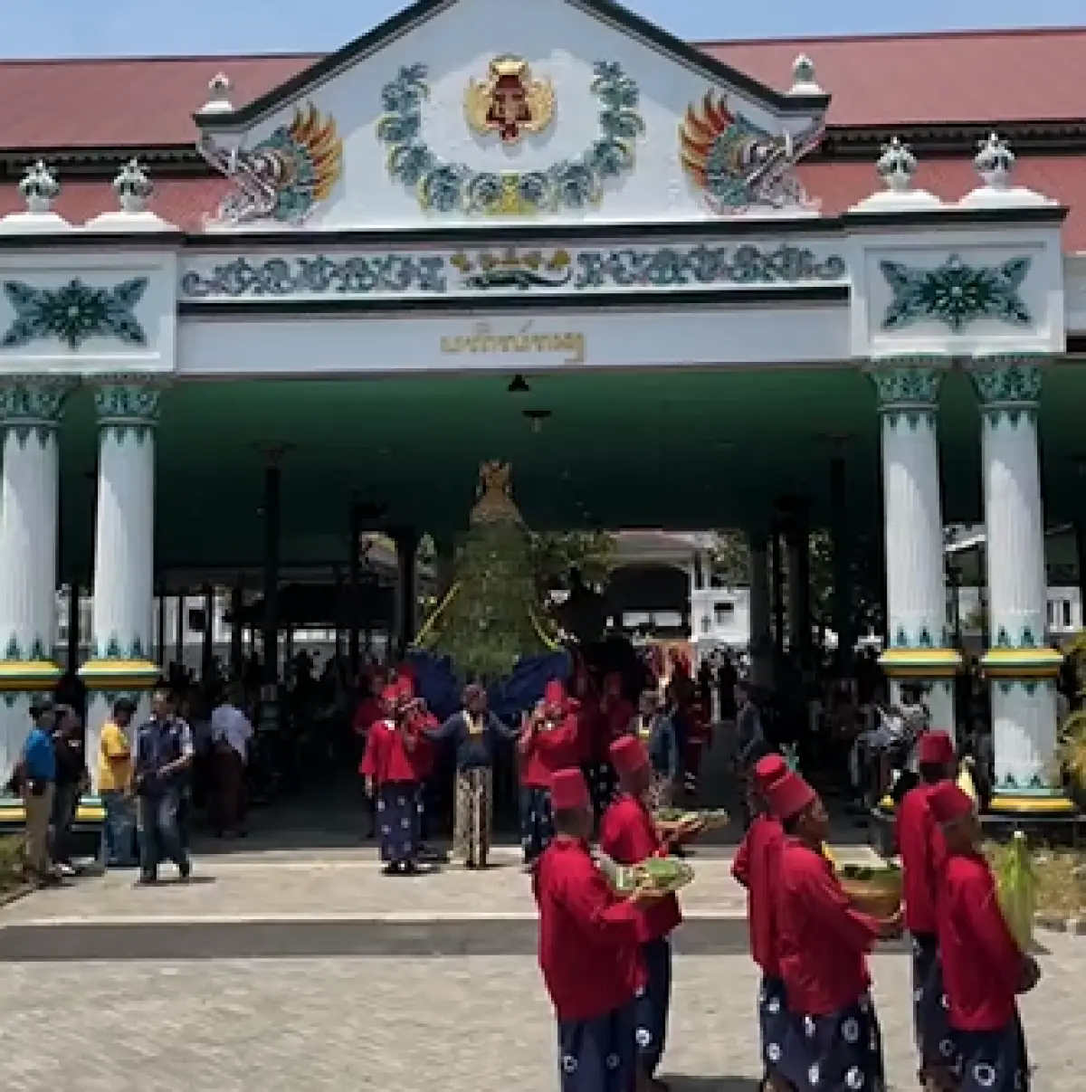 Tradisi memperingati Maulid Nabi di Yogyakarta, gunungan (Sumber : Instagram/@kratonjogja)
