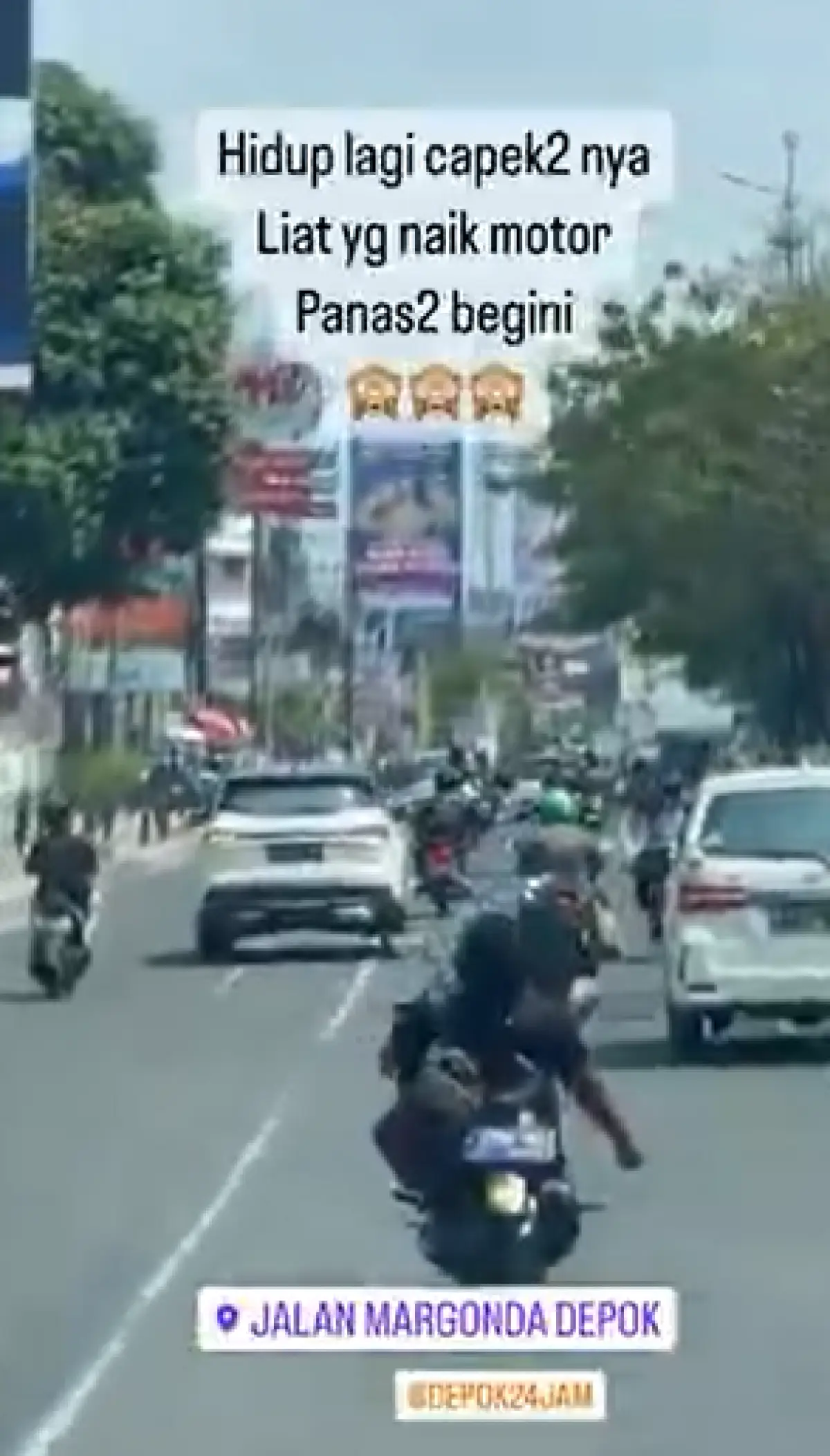 Geger Video Pria Santuy Naik Motor Sambil Rebahan Tanpa Helm, Warganet: Ada Masalah Apa Sih (Sumber : Instagram/@depokfeed)