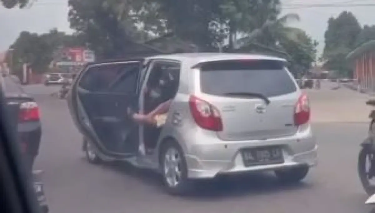VIRAL Perempuan Teriak Minta Tolong dan Dipaksa Masuk Mobil (Sumber : instagram.com/undercover.id)