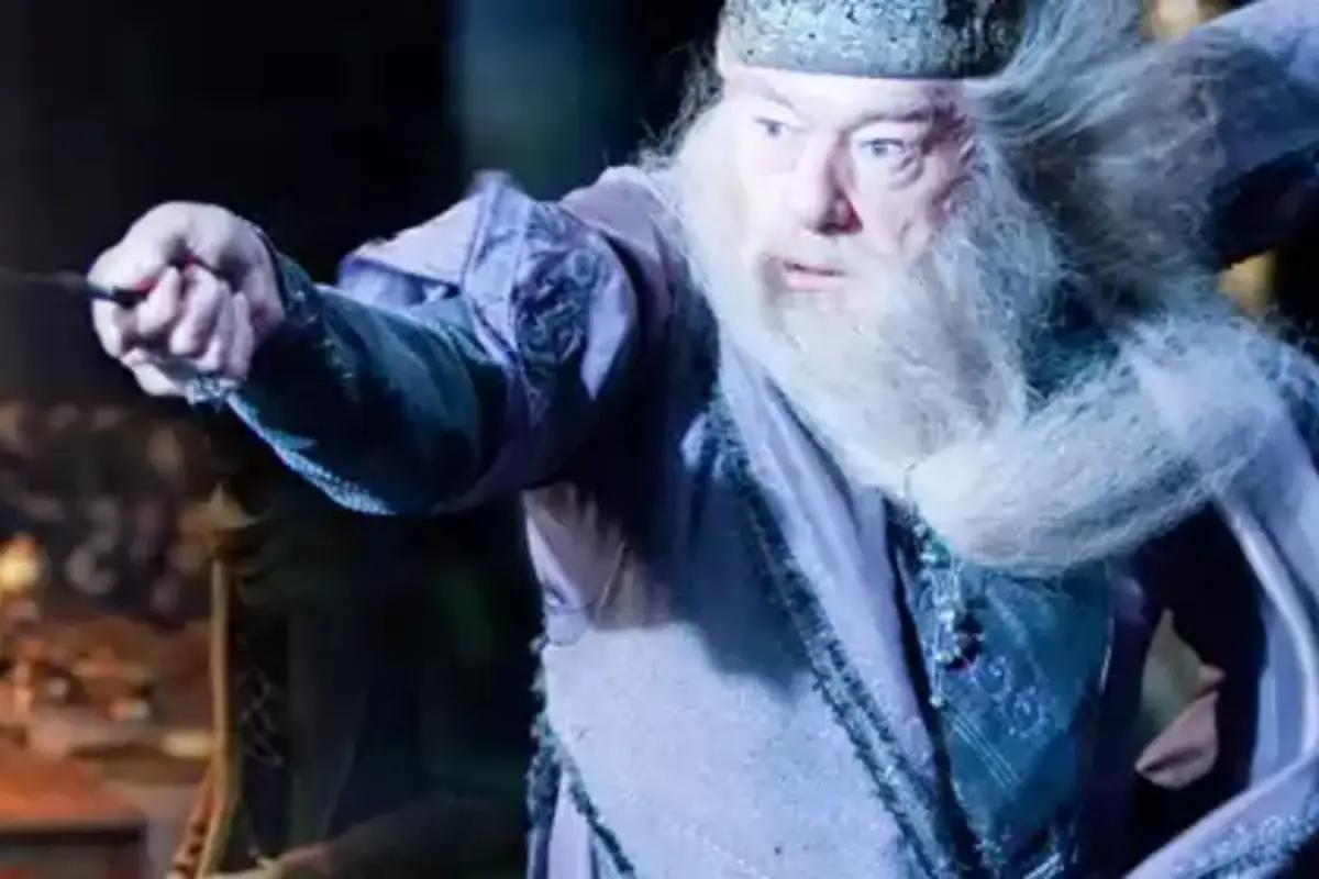 Pemeran Kepala Sekolah Hogwarts, Albus Dumbledore meninggal dunia pada usia 82 tahun.. (Sumber : Warrner Bros)