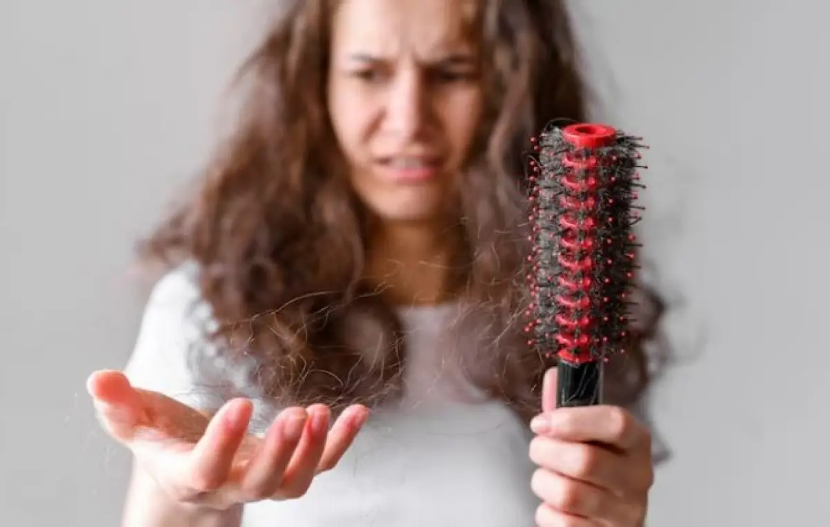 penyebab rambut rontok (Sumber : unsplash.com)