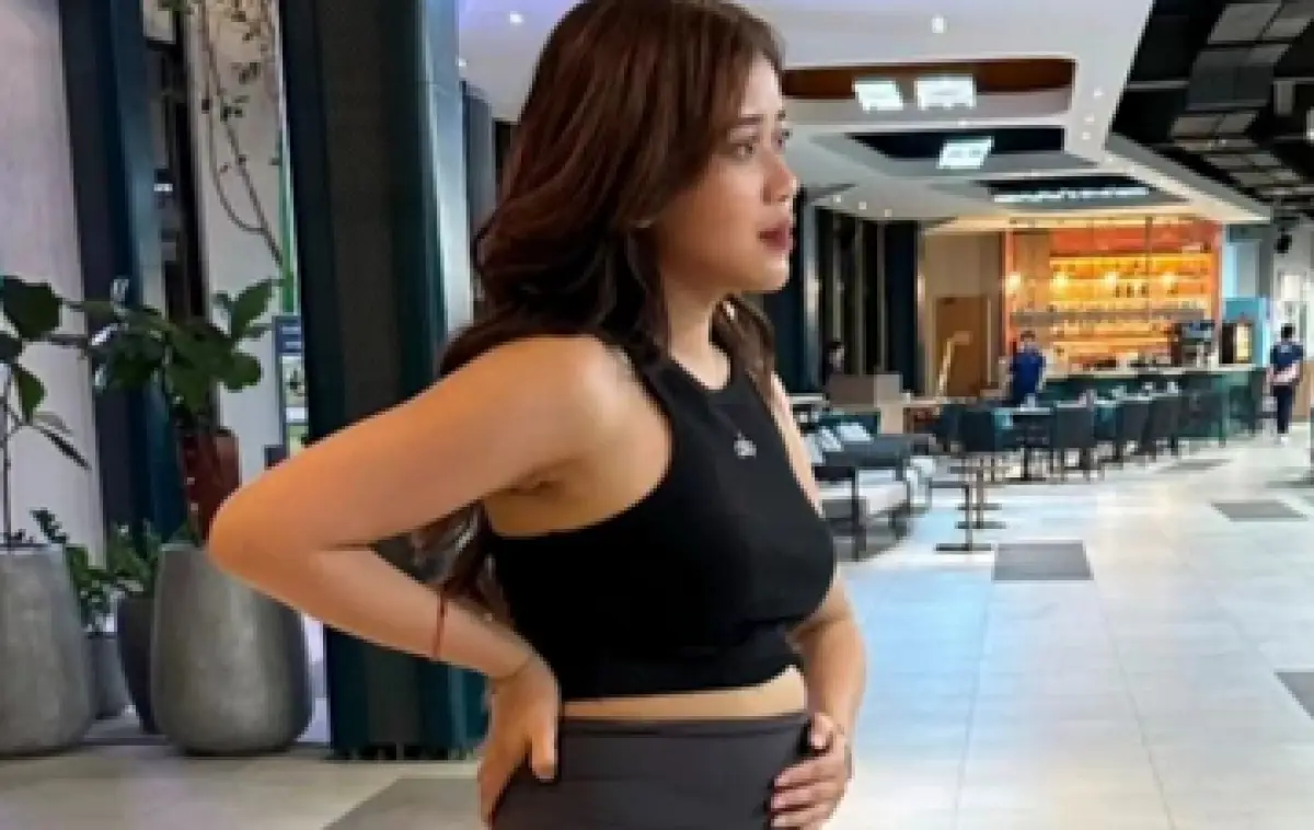 Foto Brisia Jodie bak sedang hamil, publik sebut hanya gimmick (Sumber : Instagram/@lambe_turah)