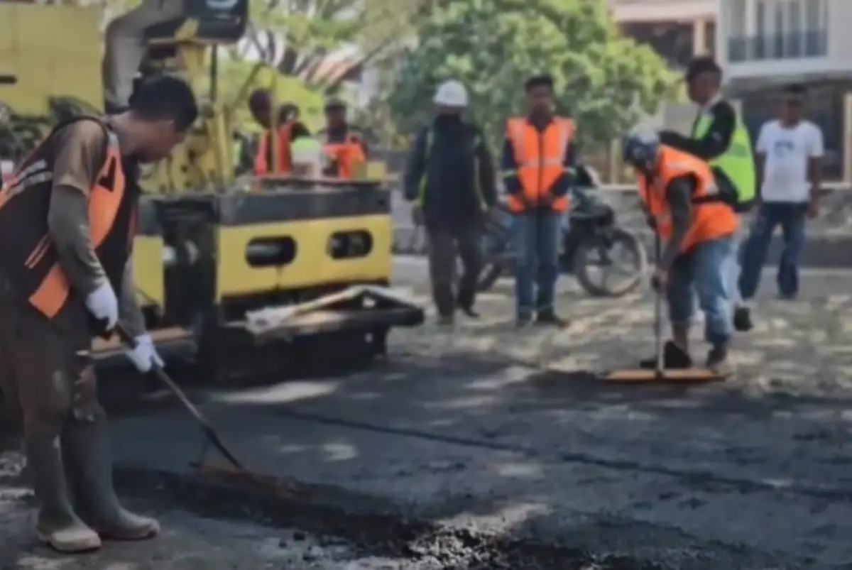 DPU Kota Semarang mulai melakukan peninggian jalan di Jalan Hasanudin demi mengantisipasi banjir yang datang saat musim hujan. (Sumber : DPU Kota Semarang)