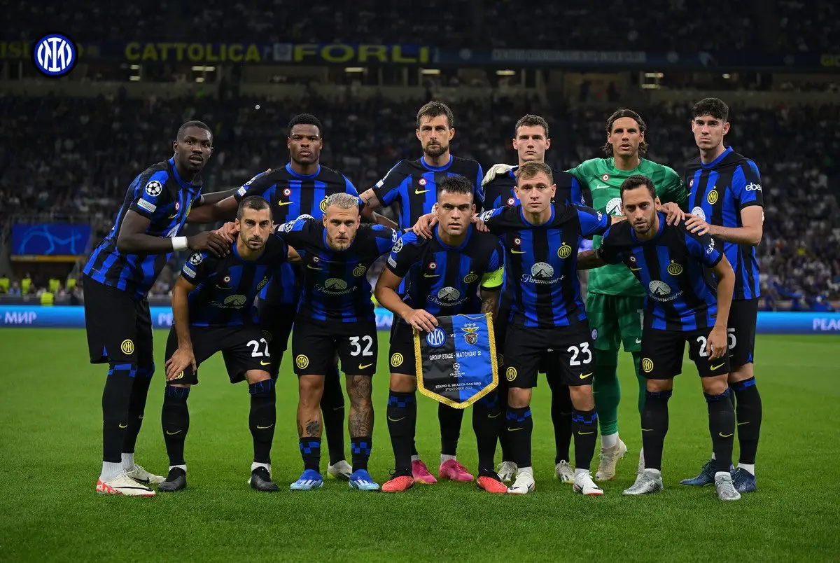 Spanduk "Justice for Kanjuruhan" Terbentang di Laga Inter Milan vs Benfica (Sumber : Twitter @Acerbi_Fra)