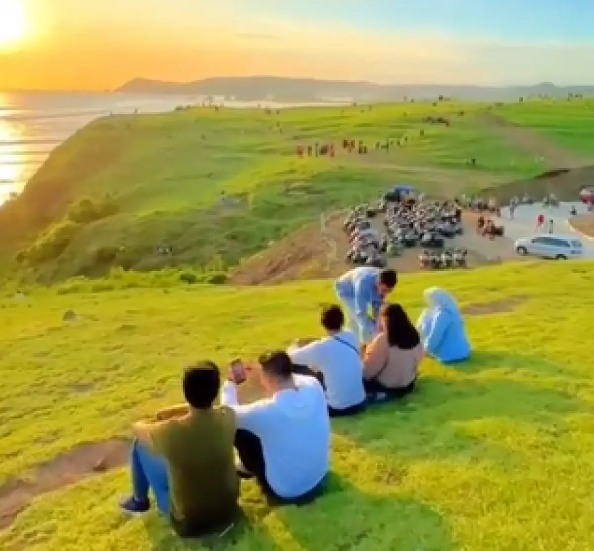 Bukit Merese di Lombok, wisata yang tak jauh dari venue MotoGP 2023 (Sumber : Instagram/@mereseofficial.id)