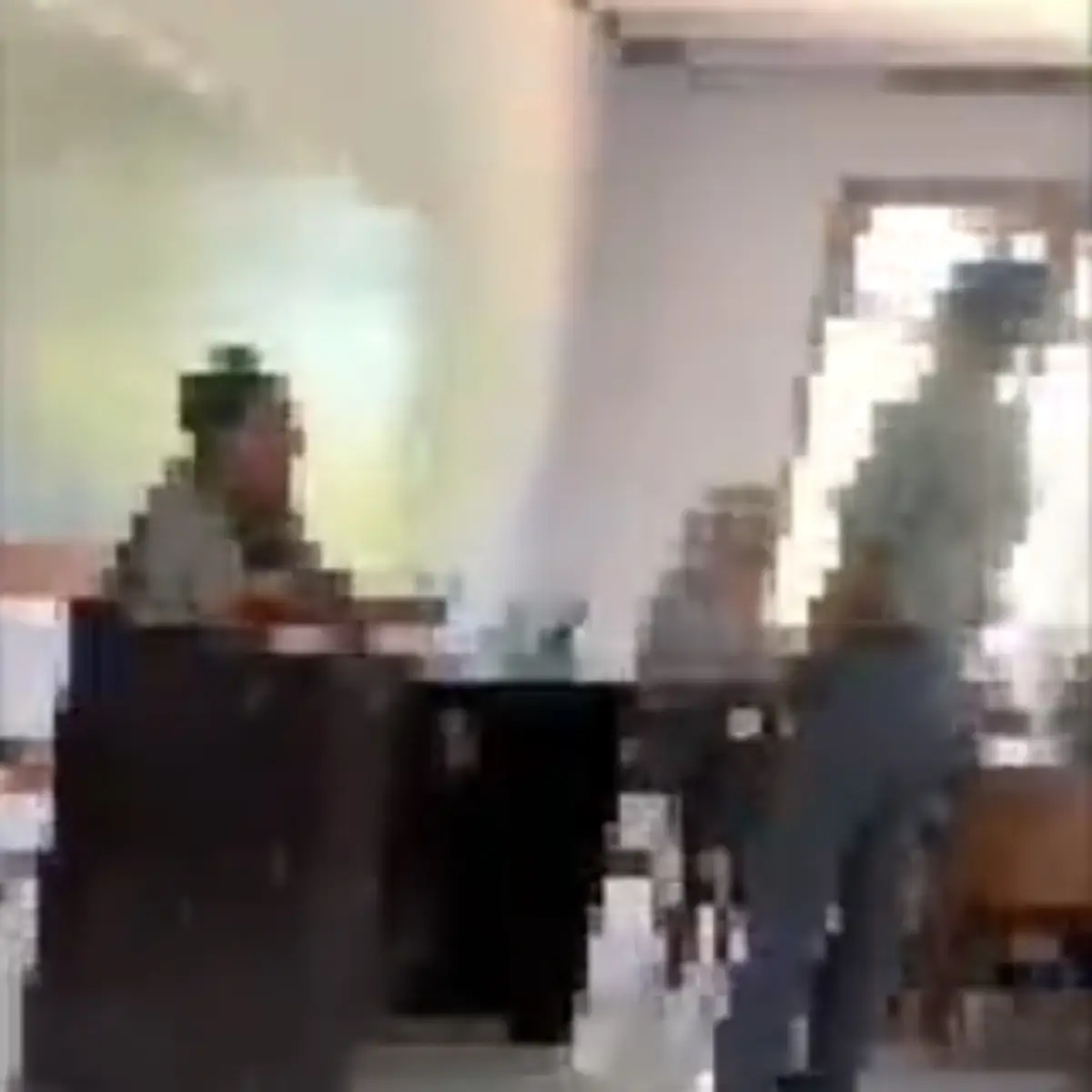 Sebut Siswa Cuma Anak Petani Bukan Panglima, Aksi Oknum Guru Bully Murid di Sulawesi Selatan Bikin Geram (Sumber : Instagram/@kameraperistiwa)