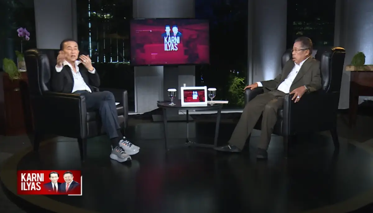 Karni Ilyas dan Edi Darmawan saat berbincang mengenai isu kopi sianida yang kembali viral (Sumber : YouTube/Karni Ilyas Club)
