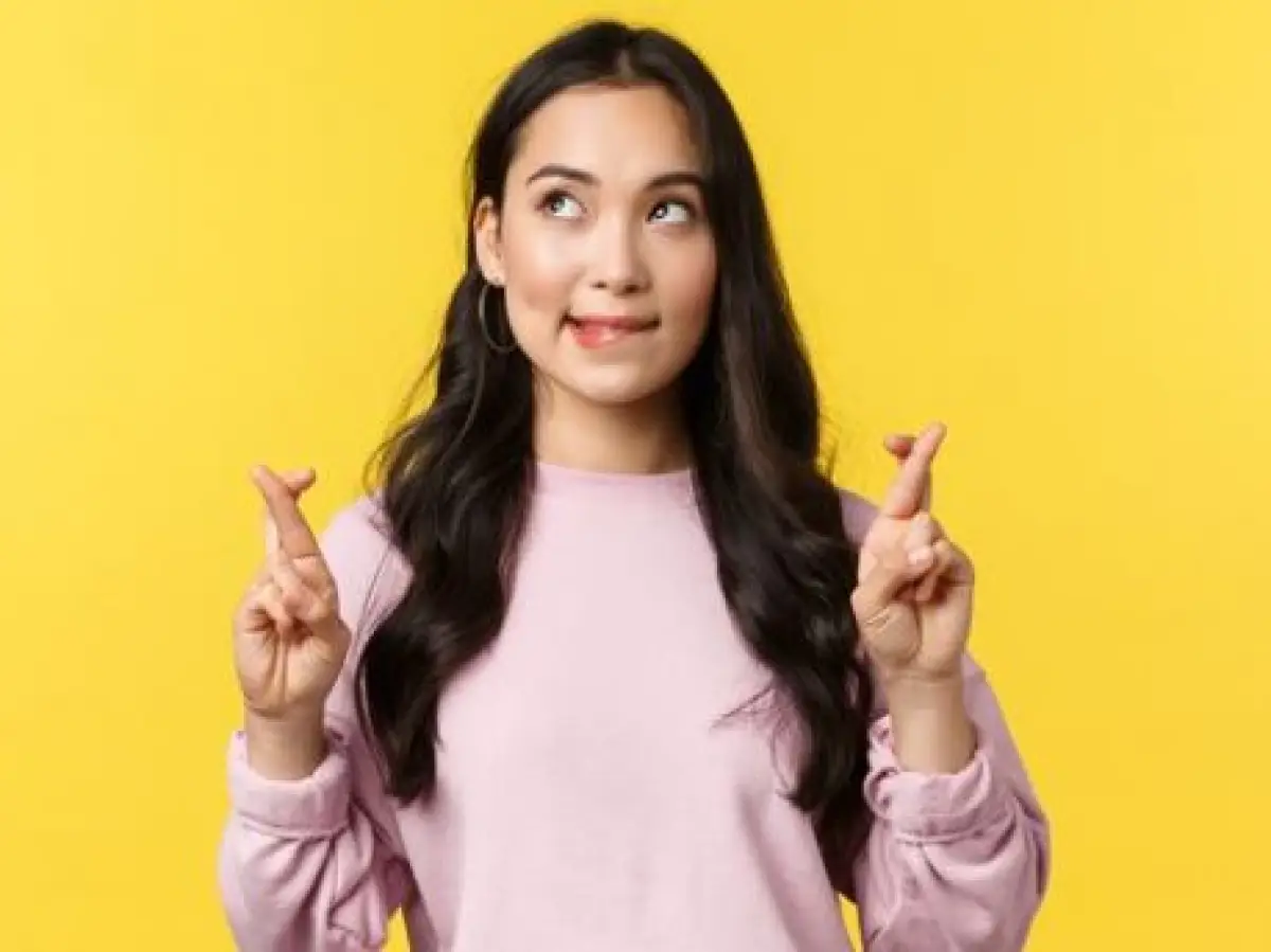 Ciri-ciri pick me girl mirip dengan persona yang memiliki superiority complex (Sumber : freepik)