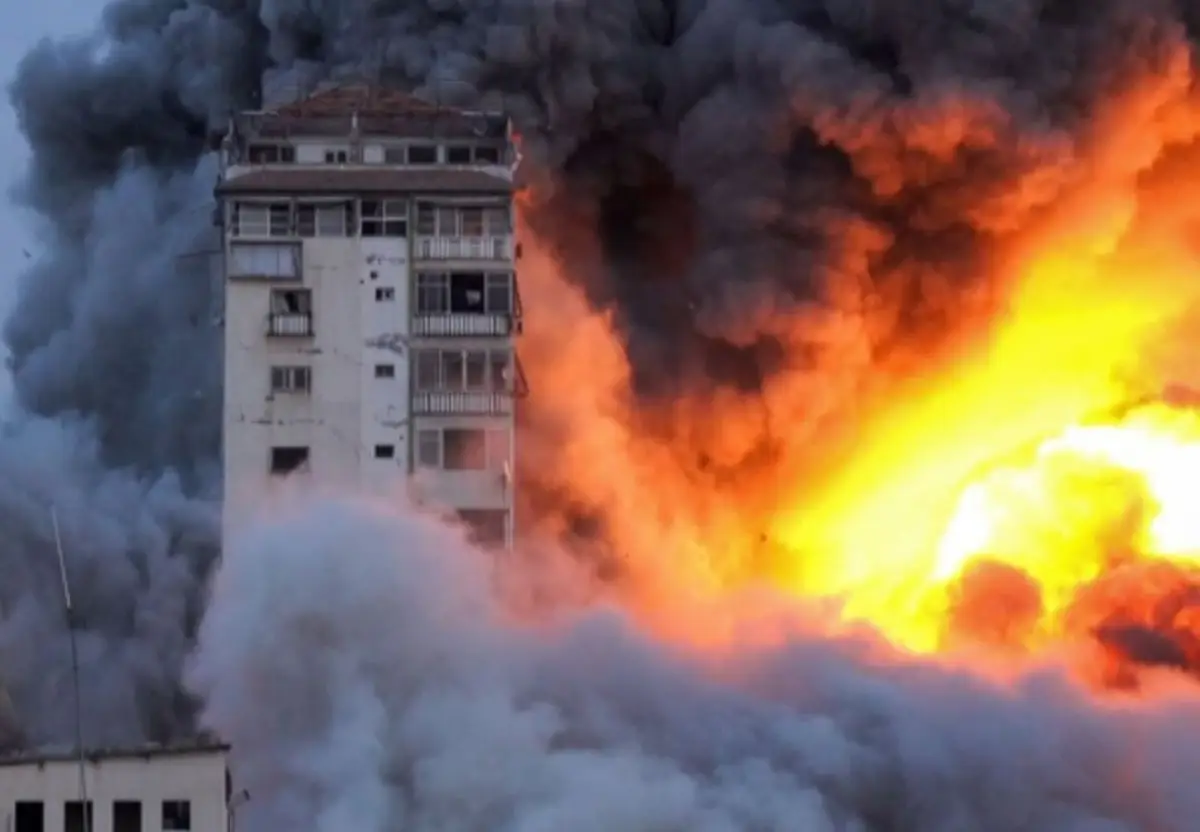 Ilustrasi | Serangan udara Israel dilaporkan terjadi di seluruh wilayah Gaza usai gencatan senjata berakhir. (Sumber : instagram/eye.on.palestine)