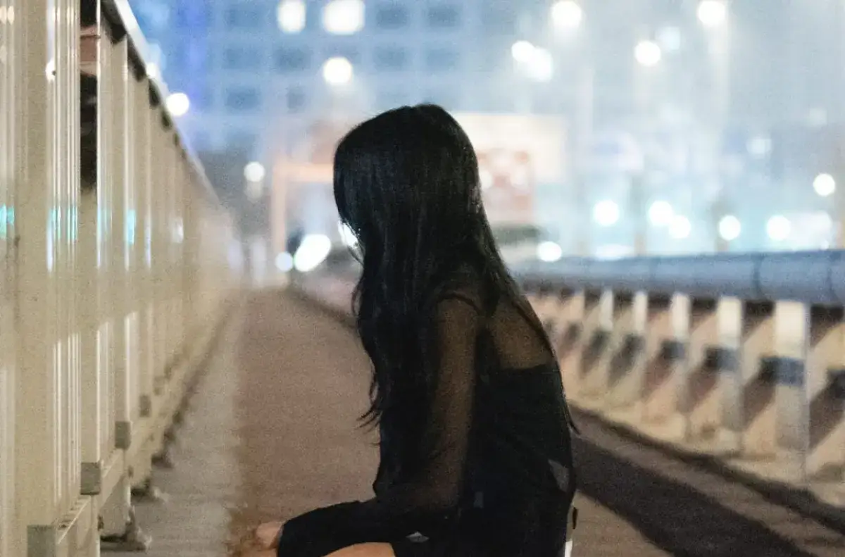 Ilustrasi remaja melakukan bunuh diri. (Sumber : Instagram @sbsdramaofficial))