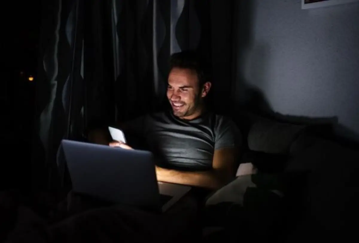 Ilustrasi | Begadang yang bisa turunkan fungsi otak (Sumber : Freepik/hellodavidpradoperucha)