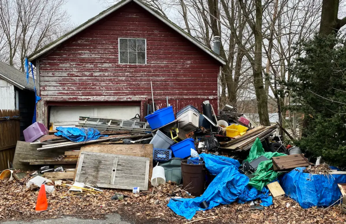 Ilustrasi penderita hoarding disorder (Sumber : Unsplash/Lance Grandahl)