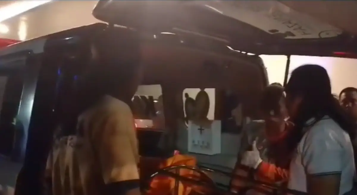 Pengunjung Mall Paragon Semarang dibuat heboh dengan adanya insiden tewasnya seorang perempuan yang diduga jatuh dari area parkir mobil pada Selasa 10 Oktober 2023 sore. (Sumber : Instagram @infoseputarsemarang)