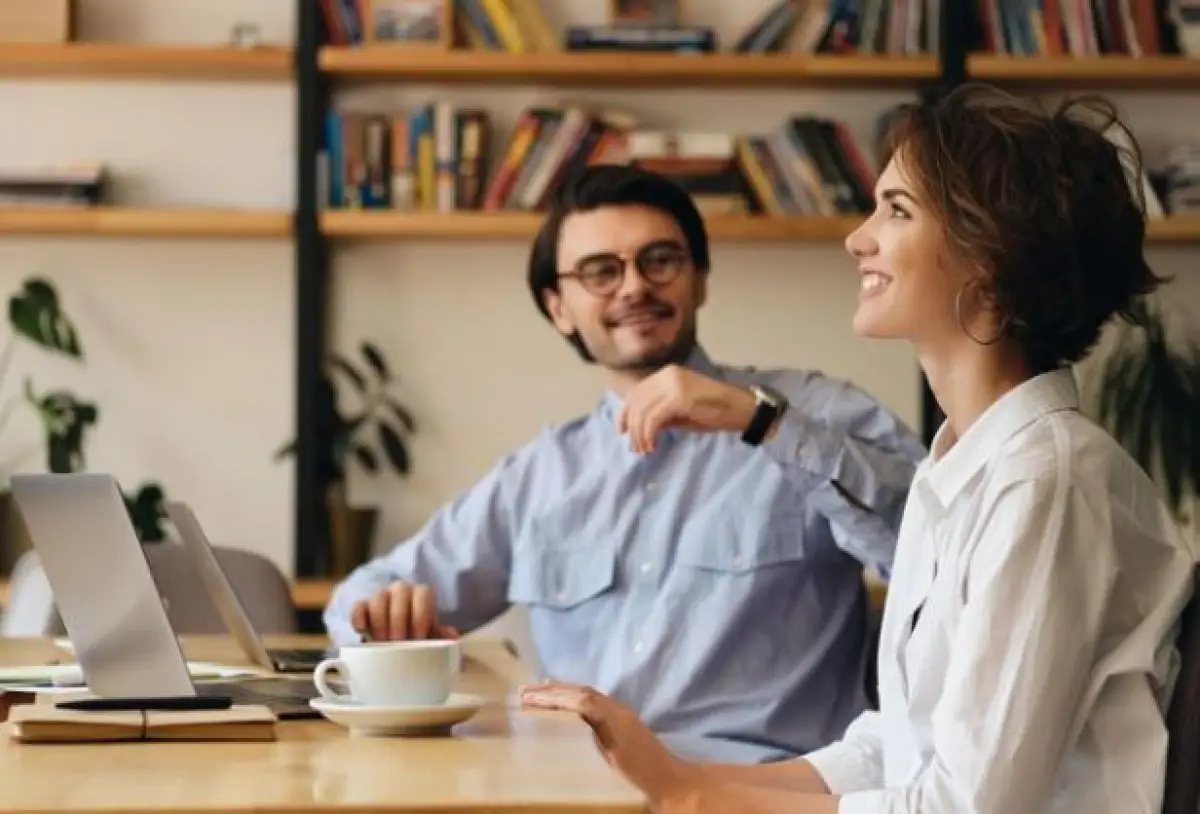 Ilustrasi | Perselingkuhan di kantor (Sumber : freepik/garetsvisual)