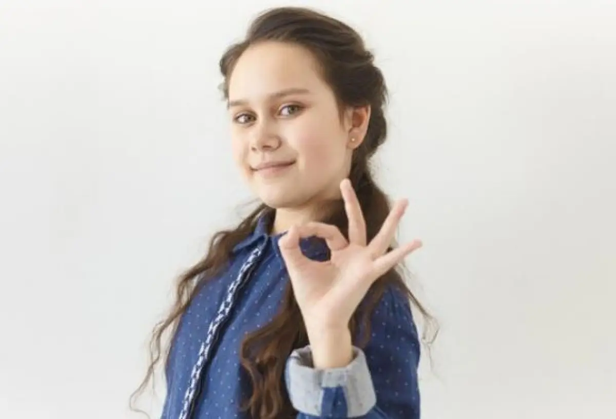 Ilustrasi | Strategi untuk Mengelola Dorongan Menjadi People Pleaser (Sumber : Freepik/karlyukav)