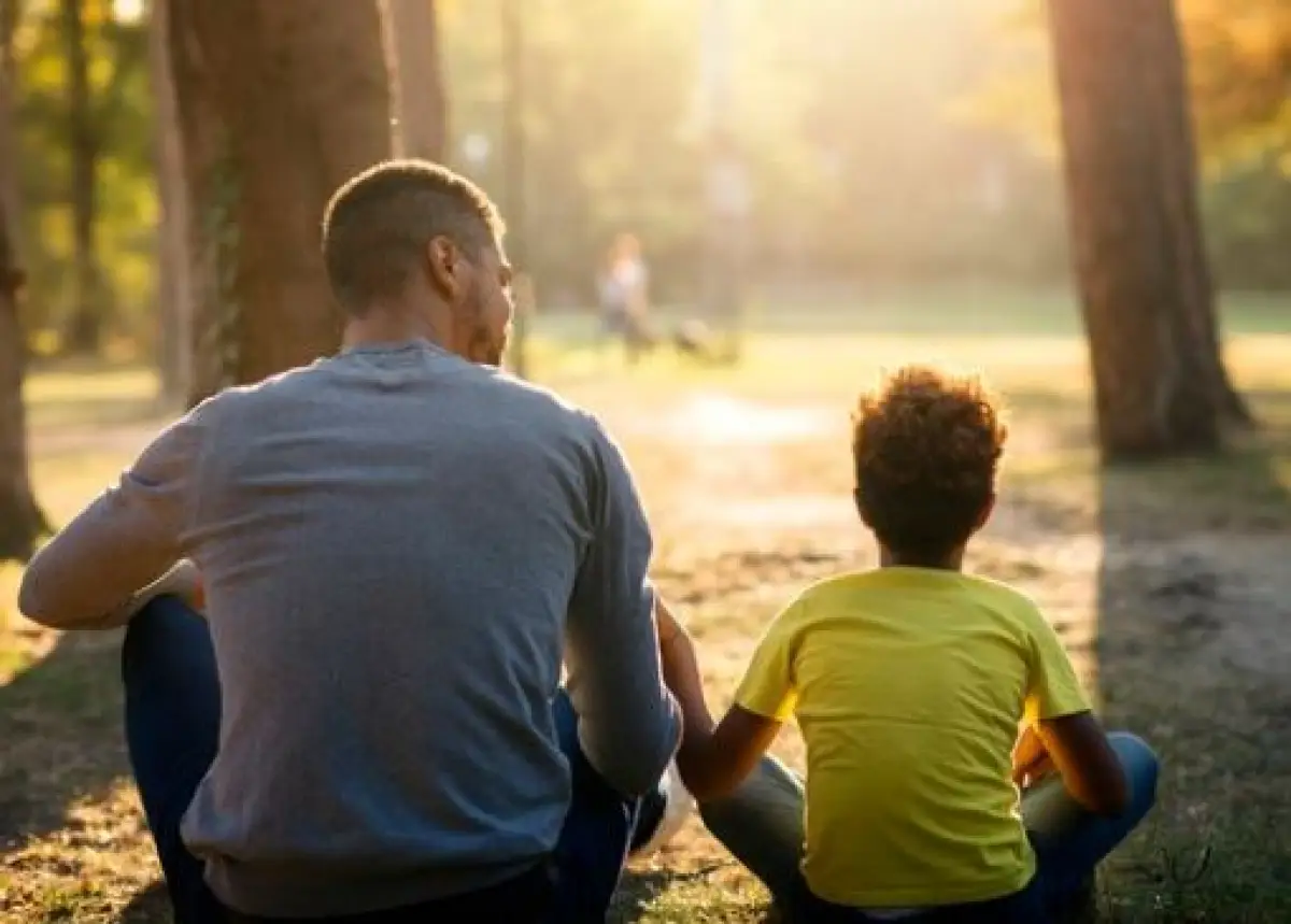 Ilustrasi | 6 Hal yang Dibutuhkan Anak Laki-laki Dari Sosok Ayah (Sumber : Freepik/aleksandarlittlewolf)
