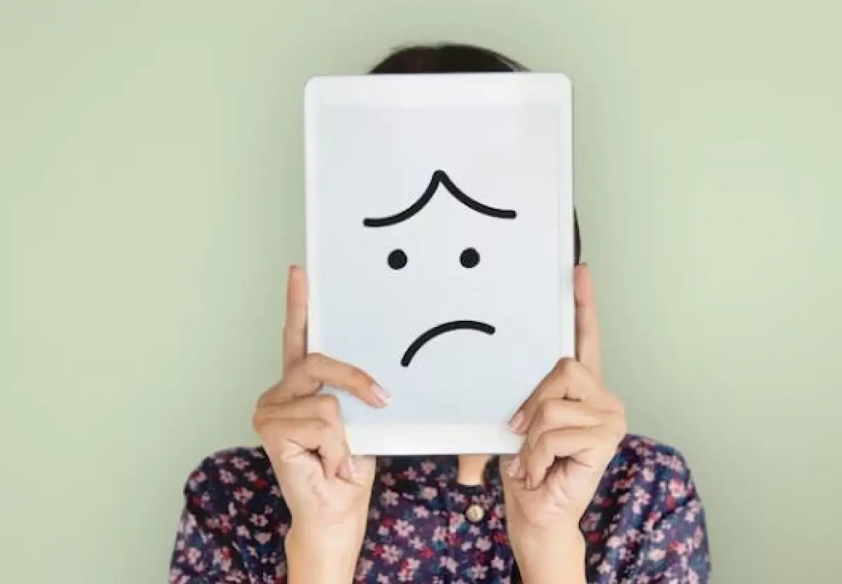 Ilustrasi | Minder? Ini cara mengembalikan rasa percaya diri setelah bercerai di usia muda (Sumber : Freepik/rawpixel.com)