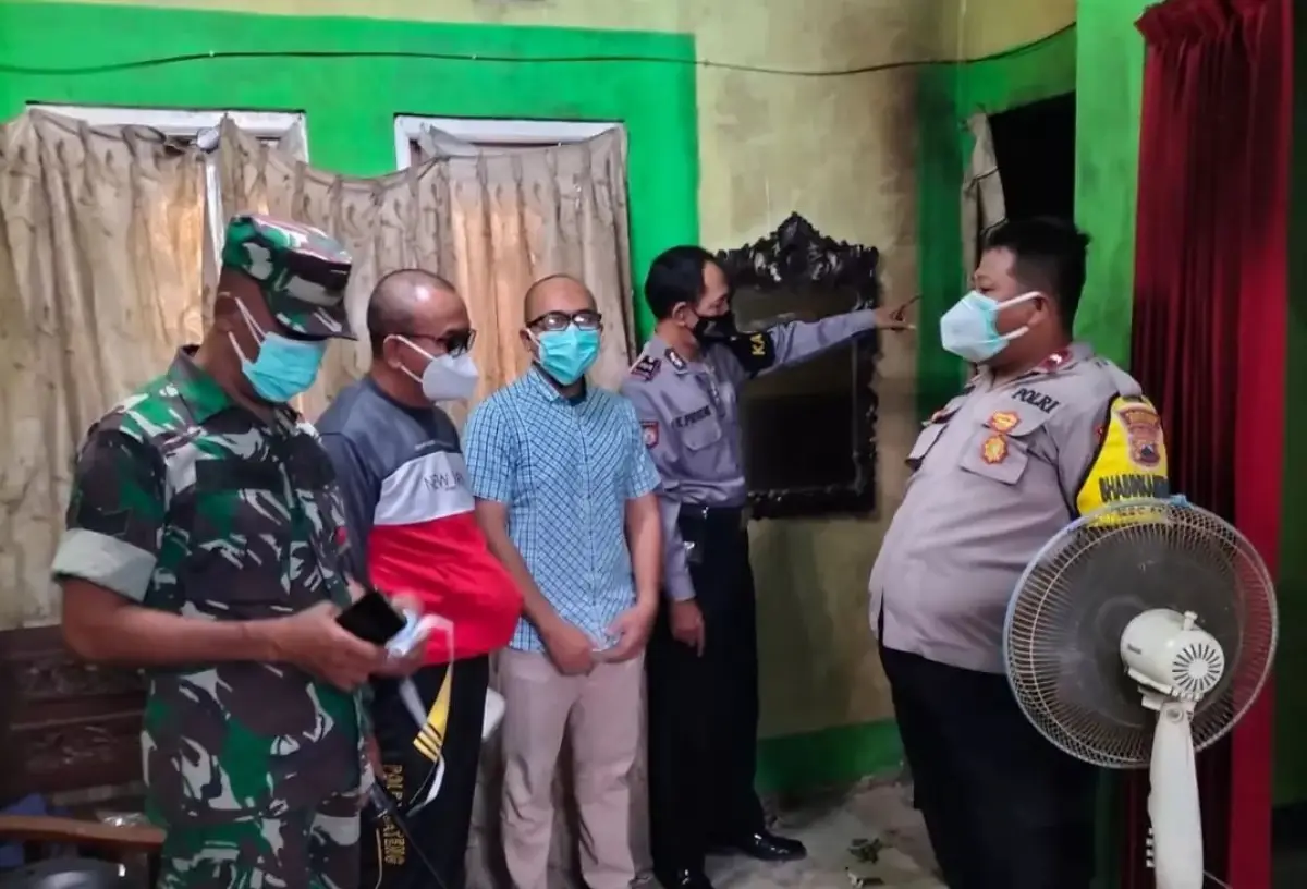 Warga Bangetayu, Genuk, Kota Semarang, heboh dengan tewasnya seorang lansia berusia 65 tahun di rumahnya, diketahui korban tinggal sebatang kara selama 3 tahun. (Sumber : Instagram @infokejadian_genuk)