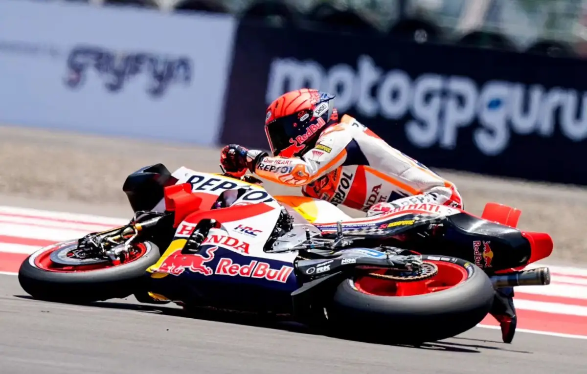 Marc Marquez jatuh di lap 1 saat sprint race MotoGP di Sirkuit Mandalika pada Sabtu 14 Oktober 2023 siang ini. (Sumber : Instagram @marcmarquez93)