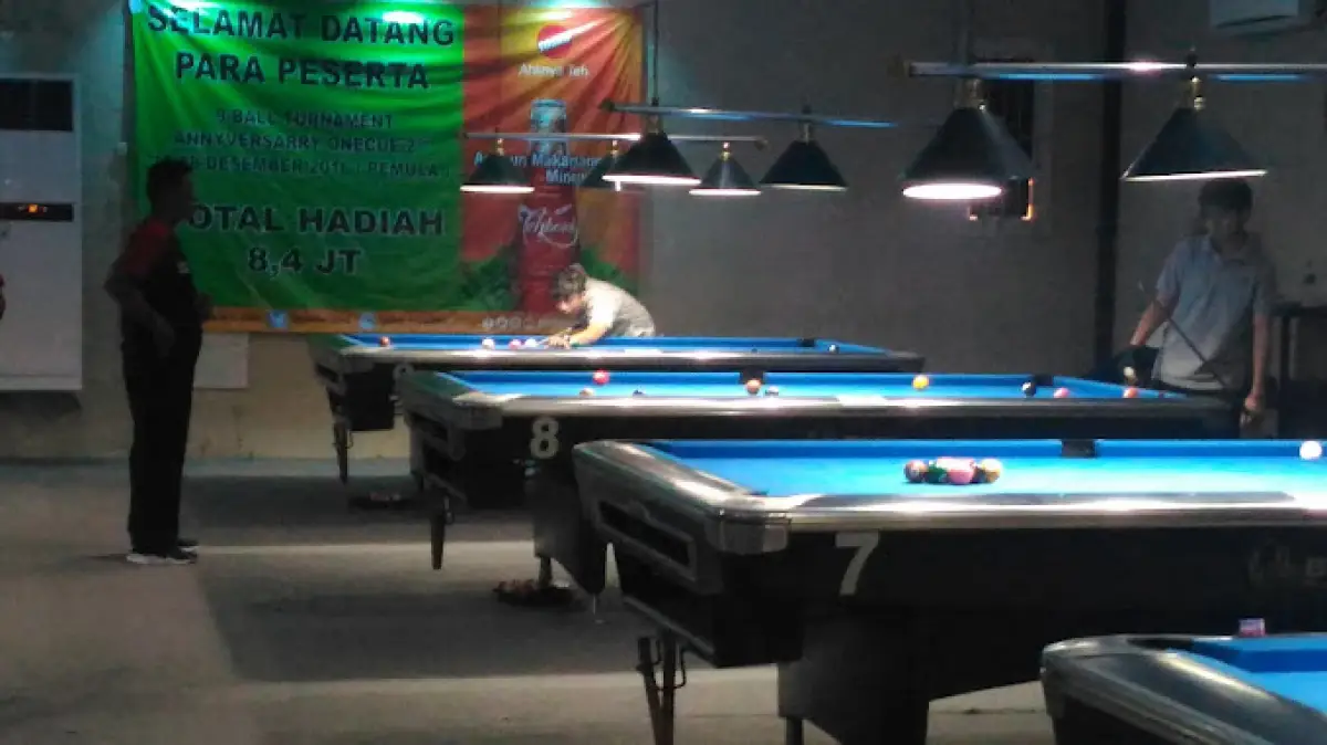 Hujan deras di Kota Semarang yang mengguyur pada Jumat 13 Oktober 2023 malam, tempat biliar di Jalan Tirto Agung Banyumanik tergenang air. (Sumber : Google Vivian Luiza)