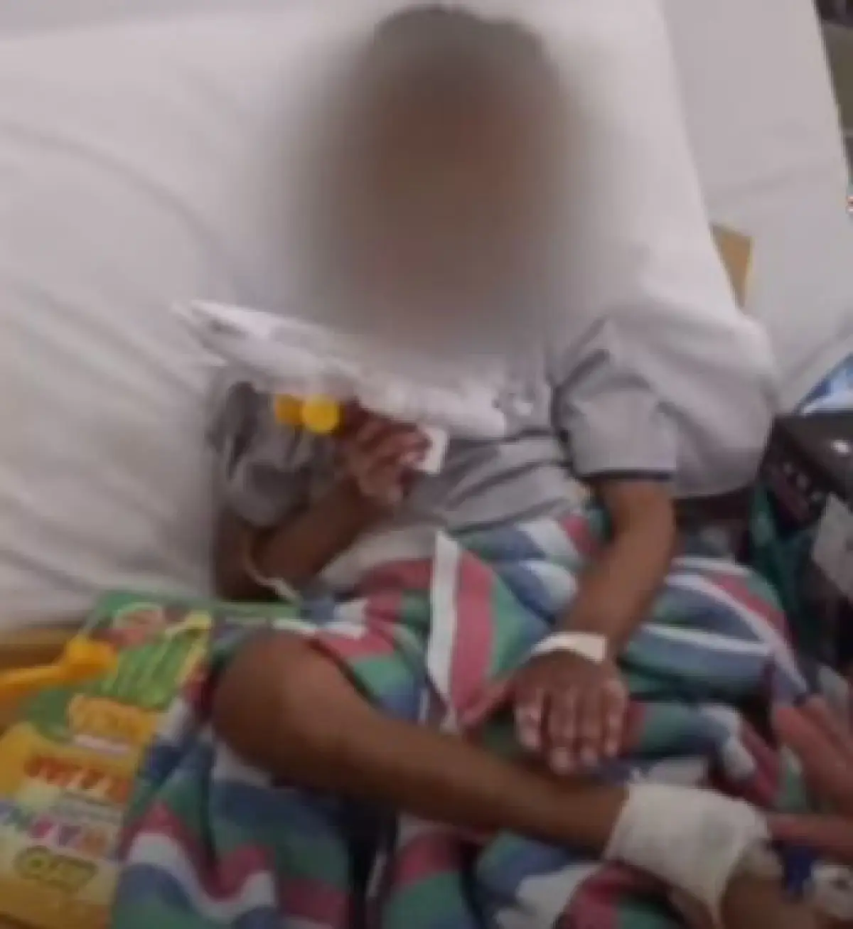 Kondisi korban penganiayaan satu keluarga di Kota Malang, DN bocah laki-laki berusia 7 tahun (Sumber : YouTube TvOneNews)