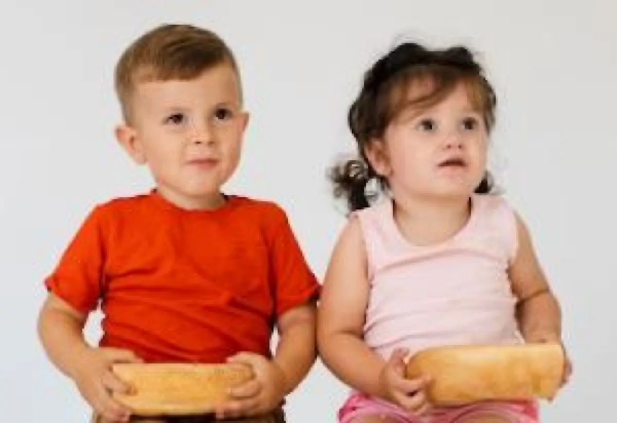 Ilustrasi | Siapa Bilang Lahiran dan Urus Anak Kedua Lebih Mudah? (Sumber : Freepik)