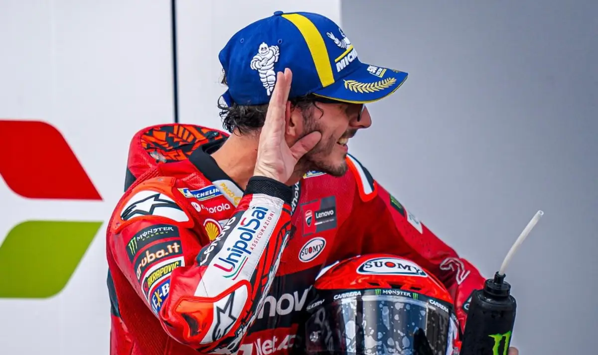 Francesco Bagnaia naik podium di MotoGP Mandalika, Minggu 15 Oktober 2023. (Sumber : Instagram @pecco63)