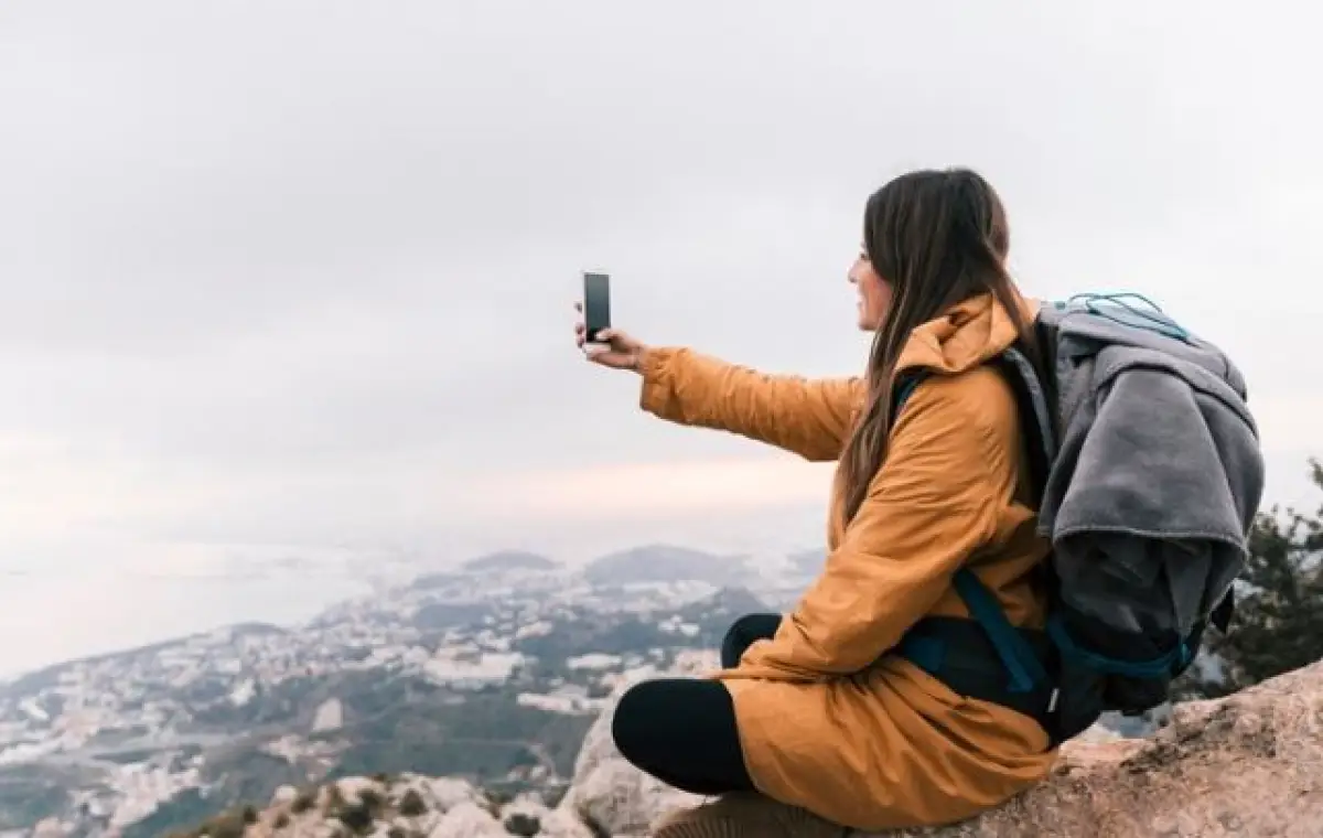 ilustrasi: kiat sukses solo traveling untuk pemula (Sumber : freepik)