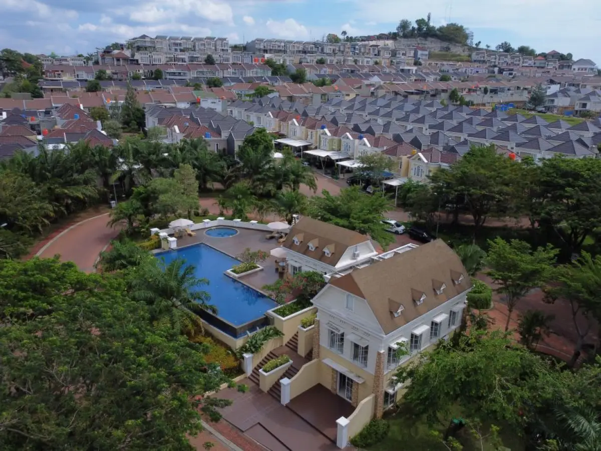 Paramount Village Semarang di kawasan Simongan Semarang.