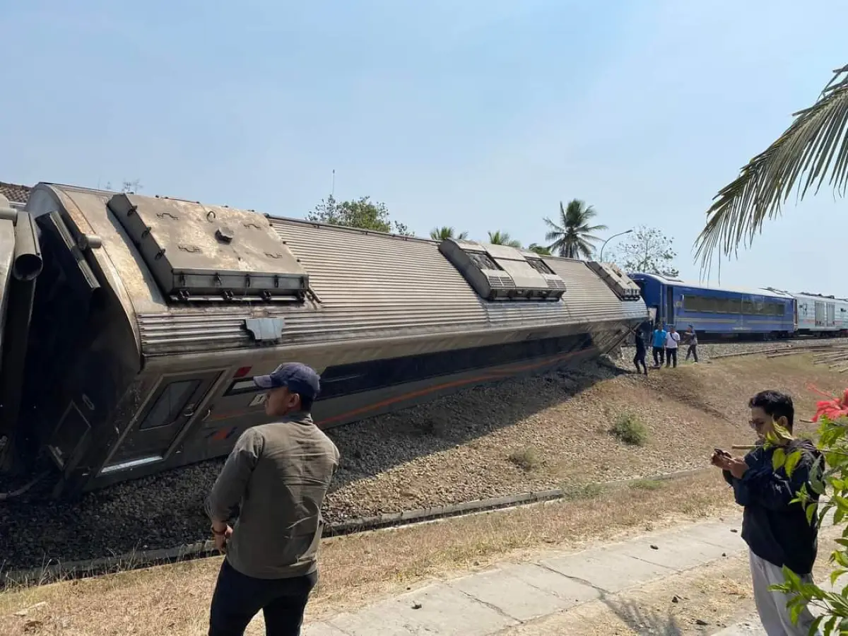 Kereta Api Argo Semeru mengalami kecelakaan di KM 520+4, Stasiun Sentolo-Wates (STL-WT). Tidak ada korban jiwa dalam kejadian tersebut.(Twitter)