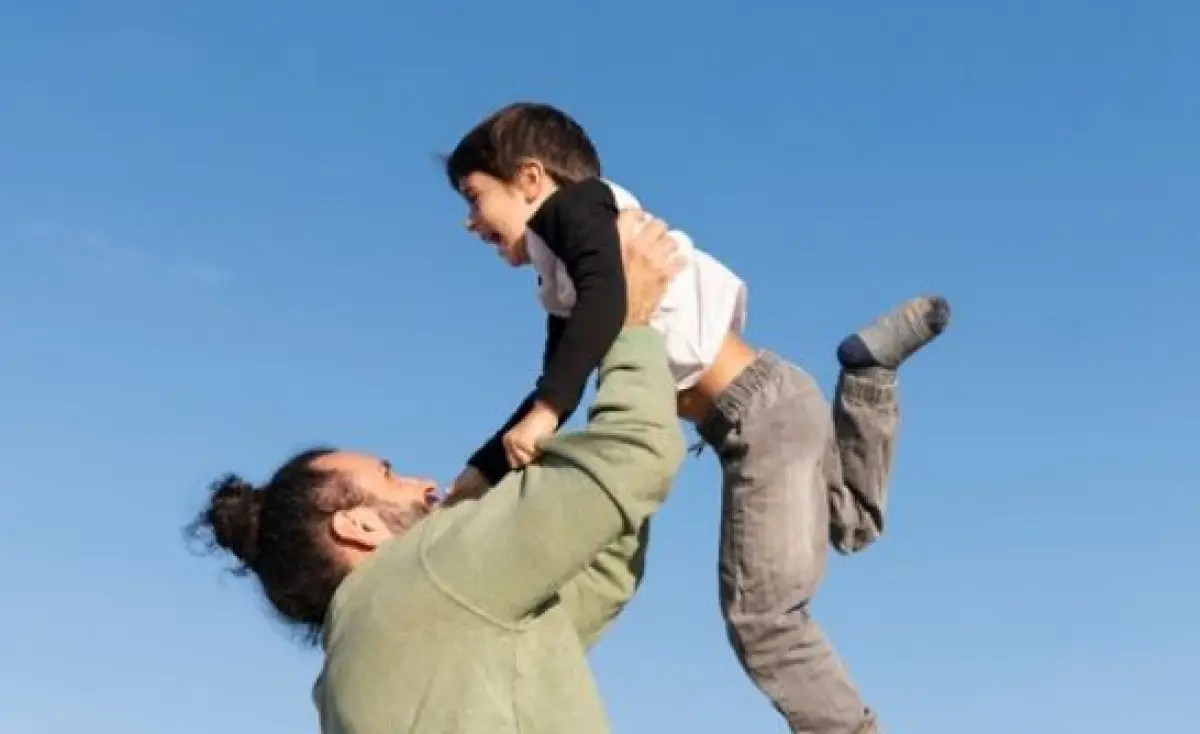 Ilustrasi |  Hal yang Akan Dicontoh Anak Laki-laki Dari Ayahnya (Sumber : Freepik)