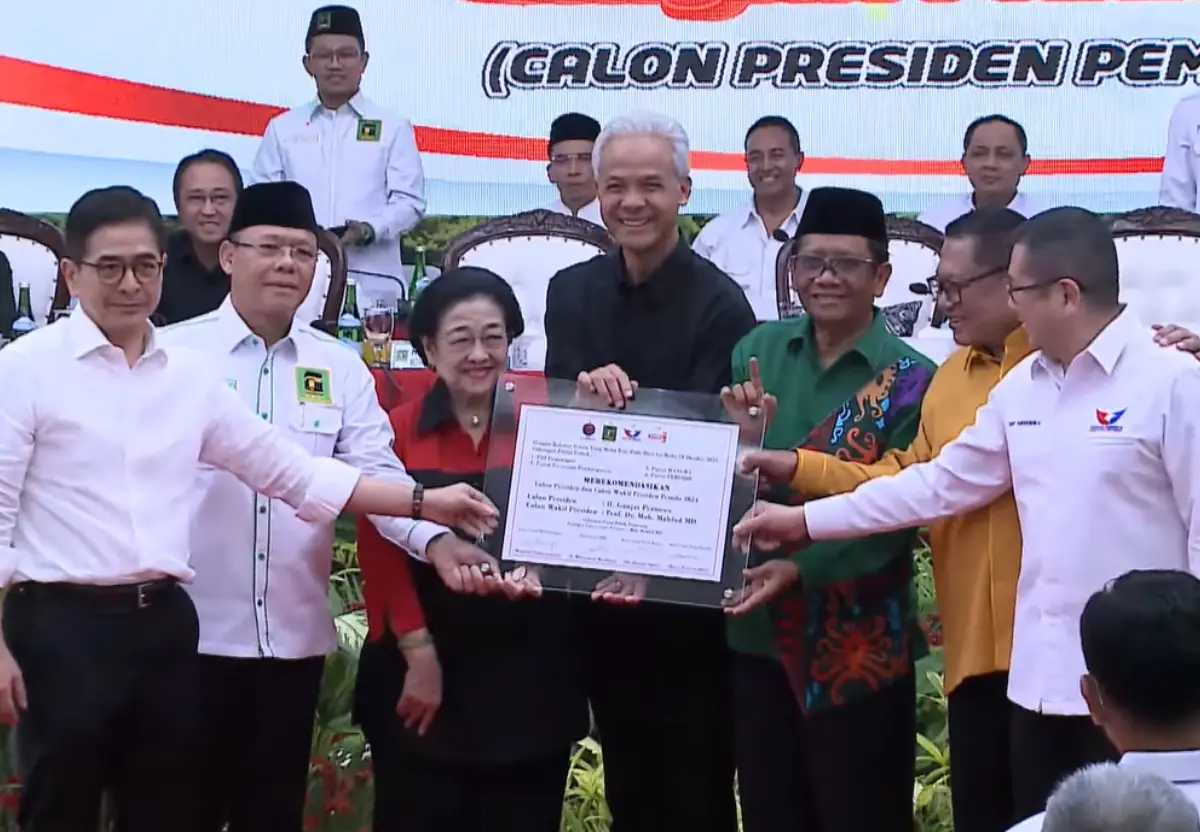 Megawati tunjuk Mahfud MD sebagai calon wakil presiden pendamping Ganjar Pranowo. (Sumber : YouTube/PDI Perjuangan)