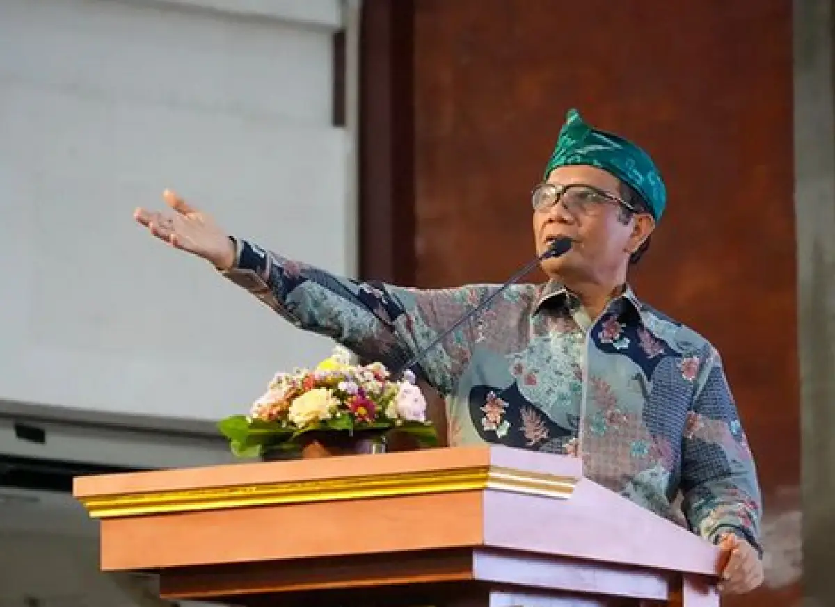 Profil Mahfud MD yang resmi menjadi cawapres Ganjar Pranowo (Sumber : Instagram/@mohmahfudmd)