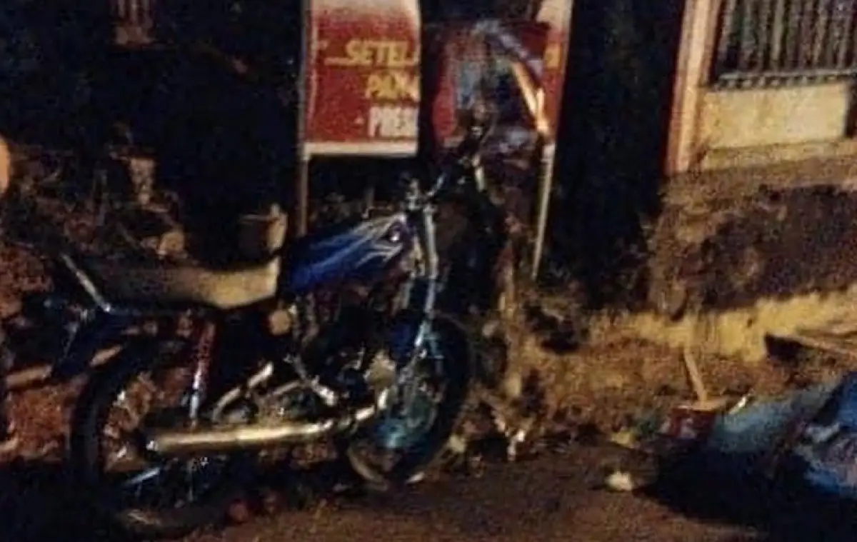 Terjadi kecelakaan tunggal di Turunan Silayur, Ngaliyan, Kota Semarang, Rabu 18 Oktober 2023 dini hari, berakibat pengendara motor RX King tewas di tempat. (Sumber : Instagram @portalsemarang)