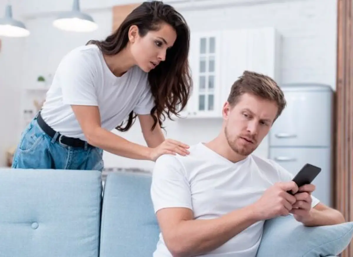 Ilustrasi | ciri suami yang belum dewasa sifatnya (Sumber : Freepik)