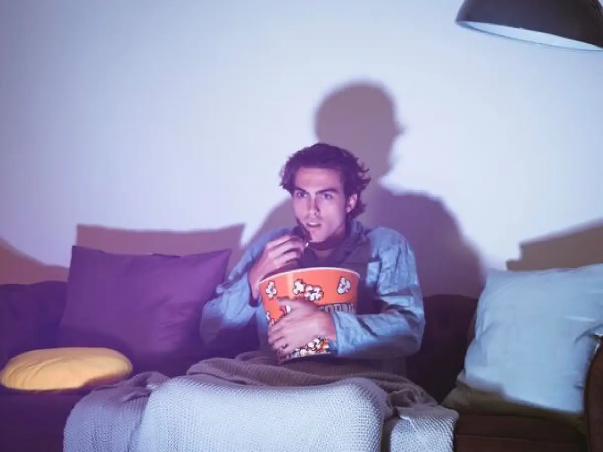 ilustrasi : dampak buruk kecanduan menonton film dewasa (Sumber : freepik)