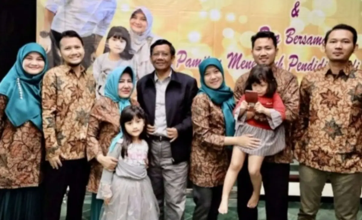 Foto keluarga Mahfud MD (Sumber : Instagram @mohmahfudmd)