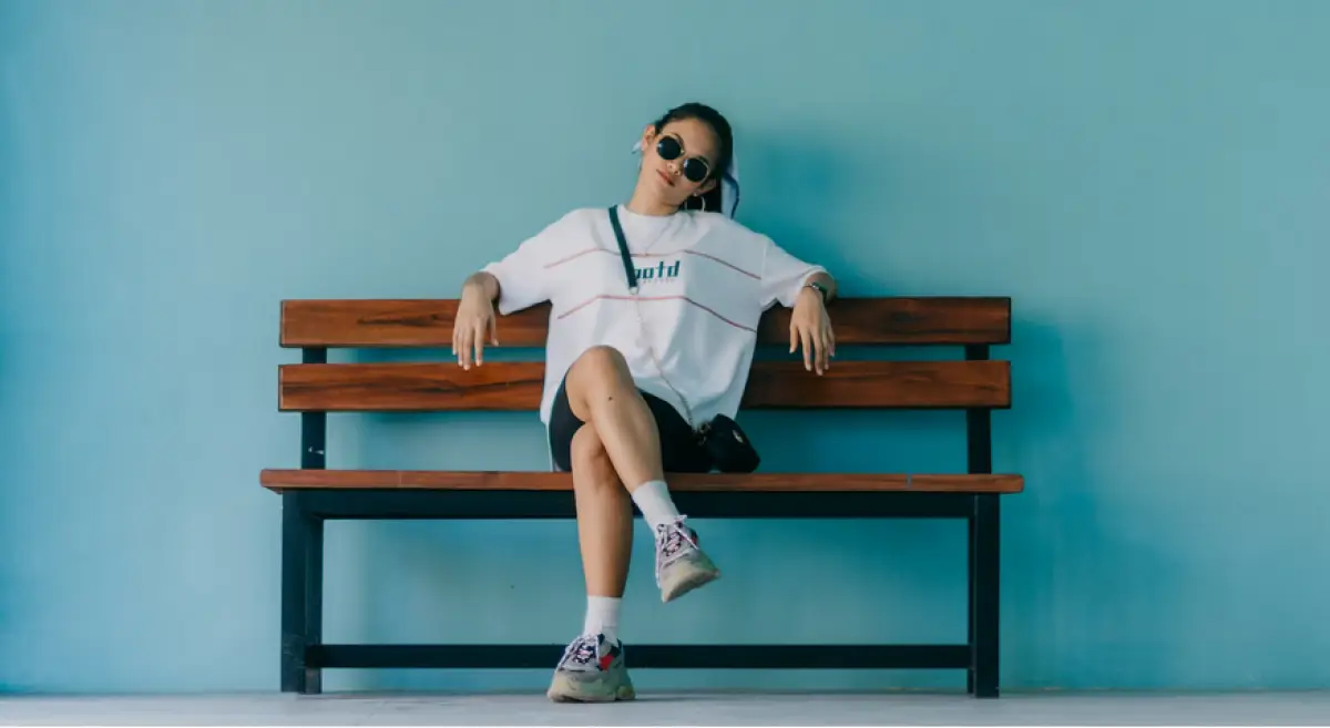 Ilustrasi karakter seseorang dilihat dari posisi duduk (Sumber : Unsplash/@Roland Hechanova)