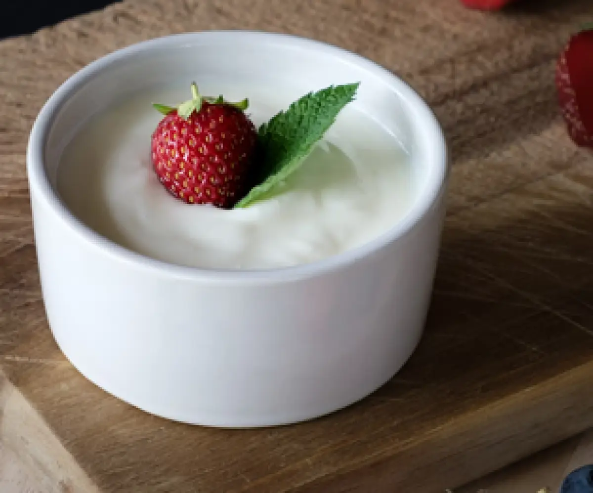 Ilustrasi yogurt (Sumber : Unsplash/Tiard Schulz)