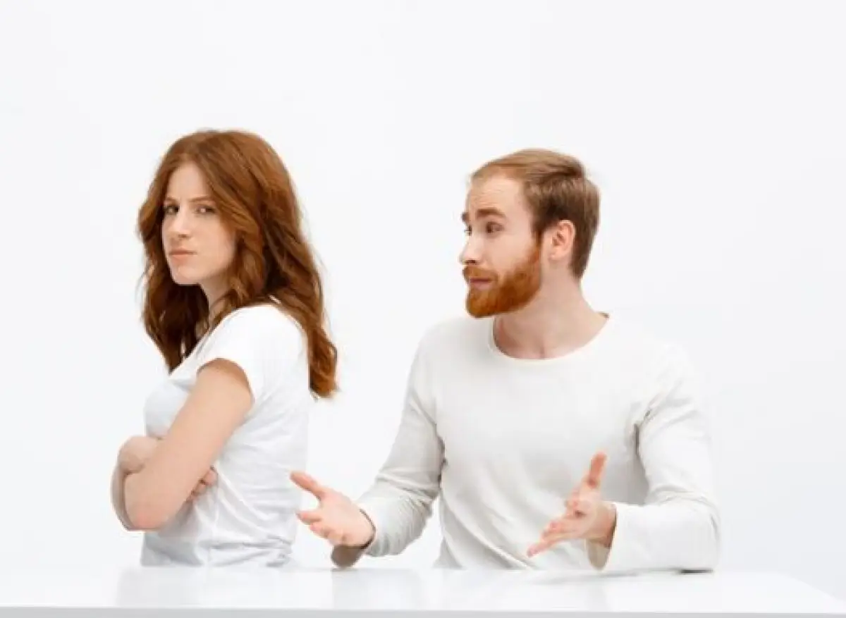 Ilustrasi | Perbedaan Suami dan Istri Saat Menghadapi Masalah (Sumber : Freepik/cookie_studio)
