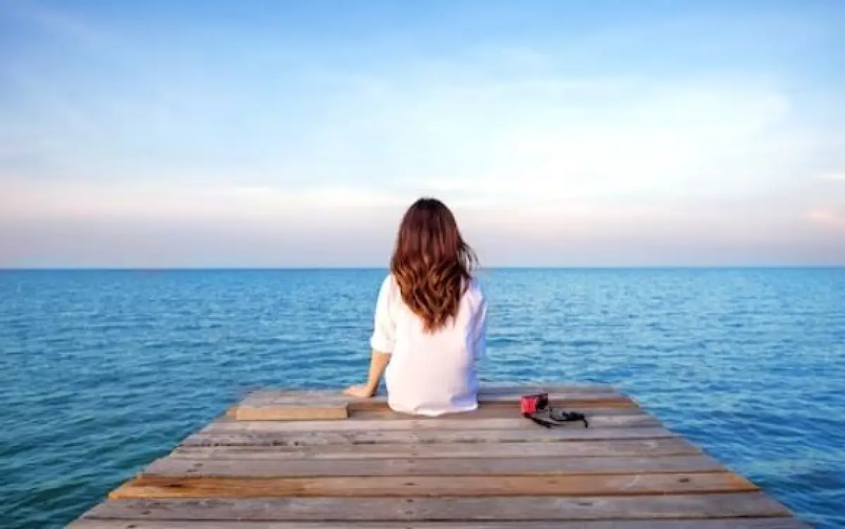 Ilustrasi | Dampak kesepian di masa kecil terhadap hubungan asmara saat dewasa (Sumber : Freepik/ tawatchai07)