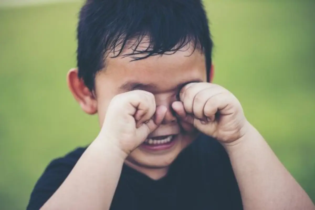 Ilustrasi | Alasan jangan melarang anak lai-laki menangis (Sumber : Freepik/jcomp)