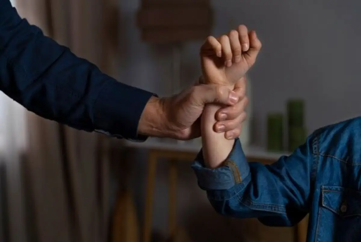 Ilustrasi | RA (29) ditahan atas tuduhan menyiksa balita HZ (3) di Kramat Jati hingga alami gegar otak berat dan patah tulang. (Sumber: Pixabay)